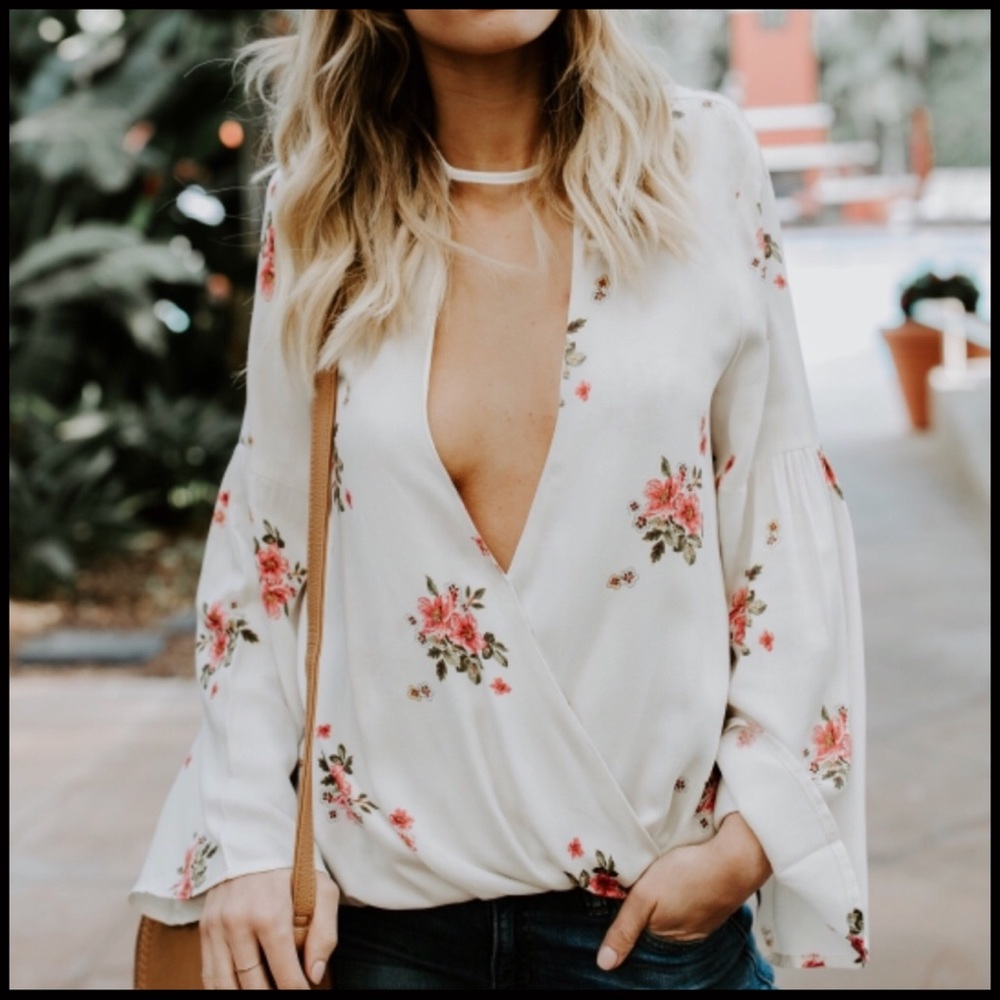 Floral Flare Sleeve Top - Picture 4 of 7